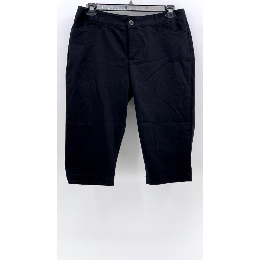 ST. JOHN’S BAY Women’s Petite Black Solid Capri Pants SZ 14P